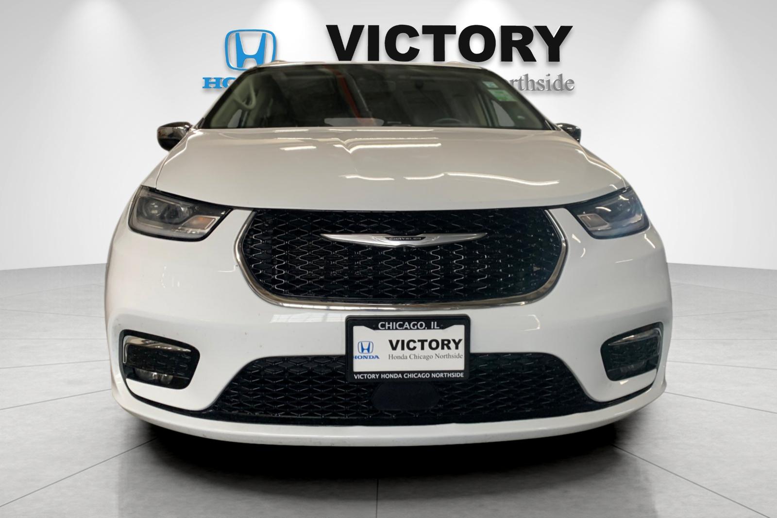 Used 2023 White Chrysler Limited image 8