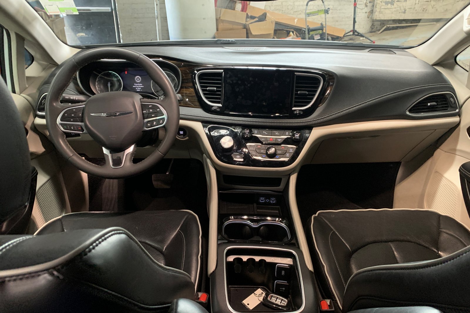 Used 2023 White Chrysler Limited image 15