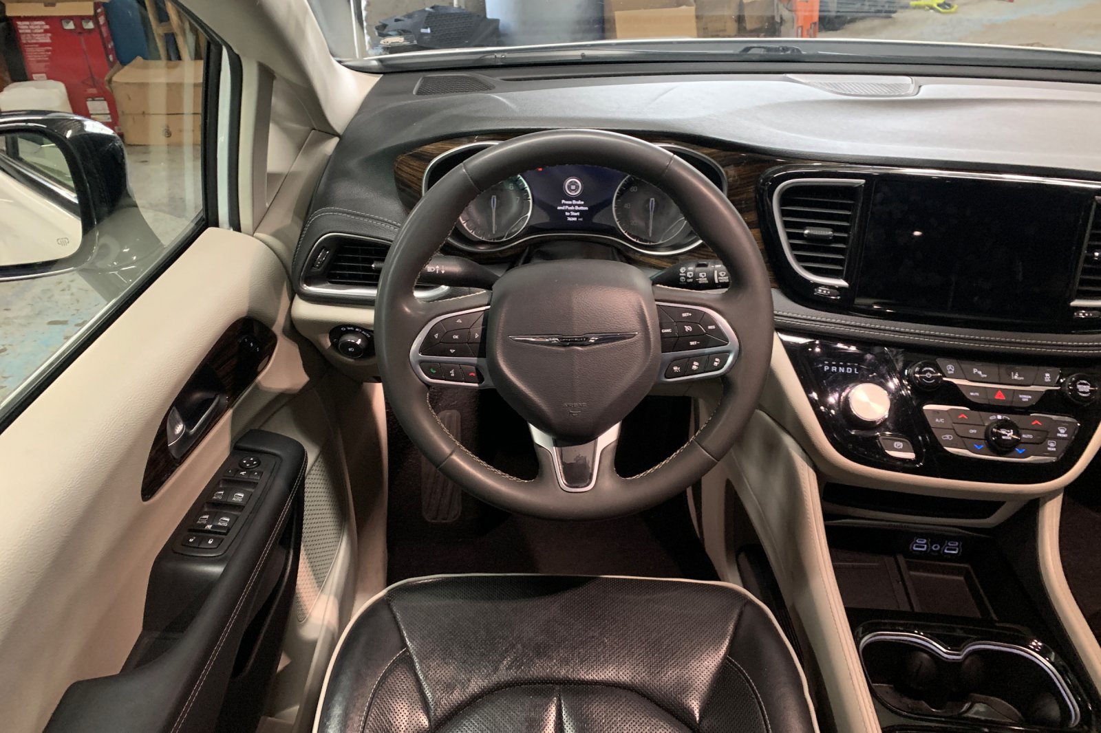 Used 2023 White Chrysler Limited image 16