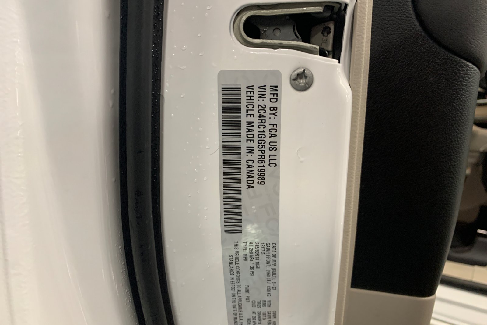 Used 2023 White Chrysler Limited image 35