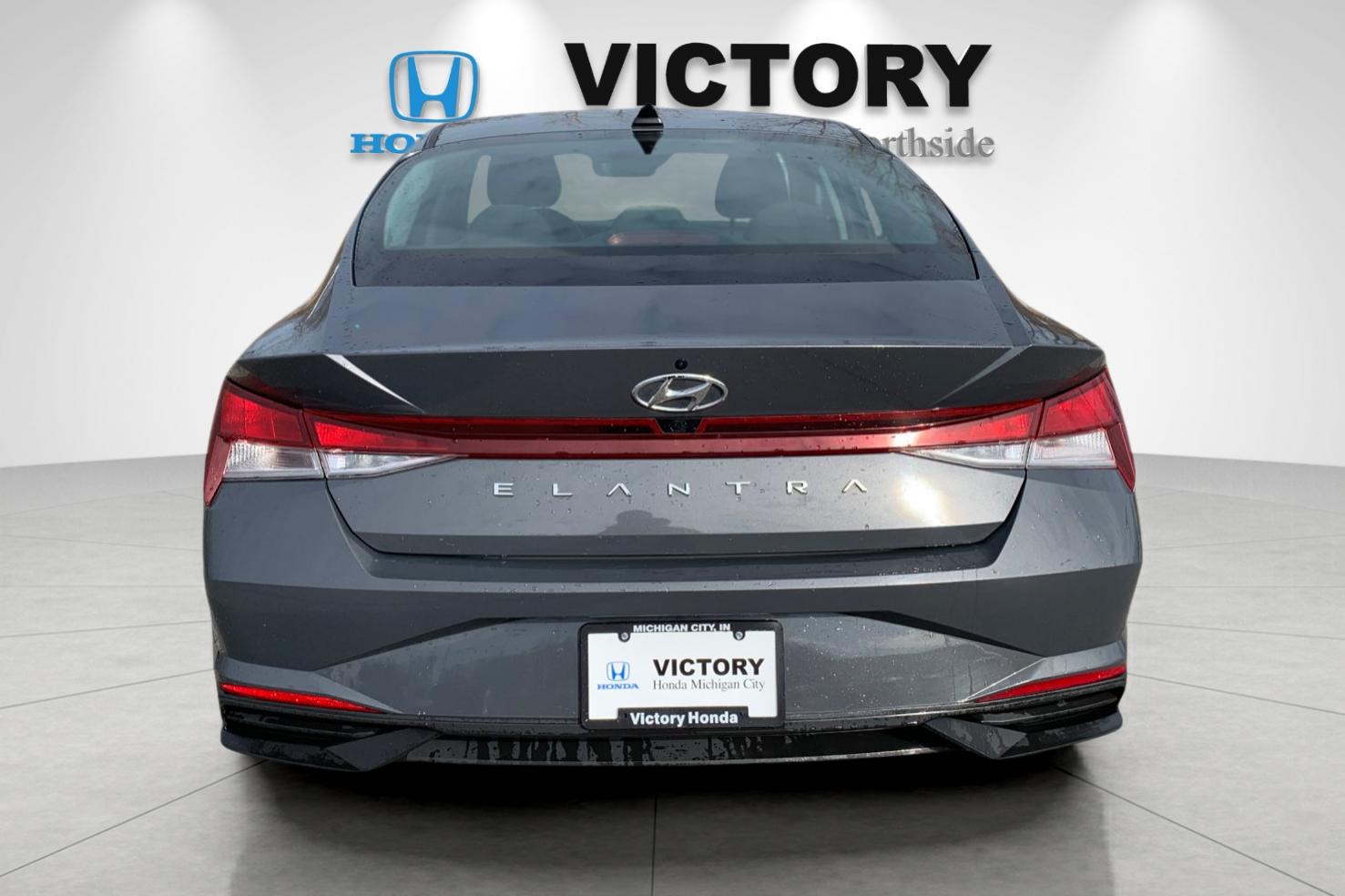 Used 2023 Gray Hyundai SEL image 4