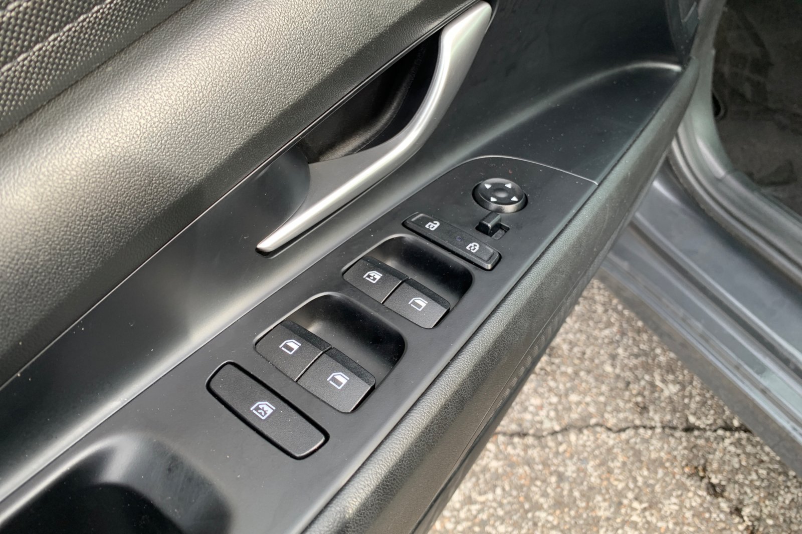 Used 2023 Gray Hyundai SEL image 12