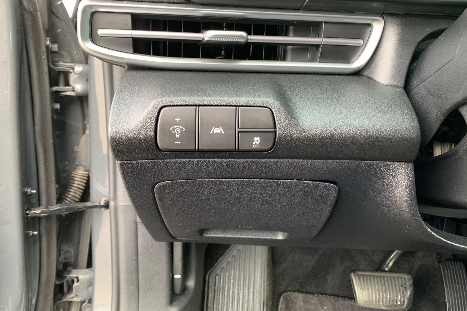 Used 2023 Gray Hyundai SEL image 30