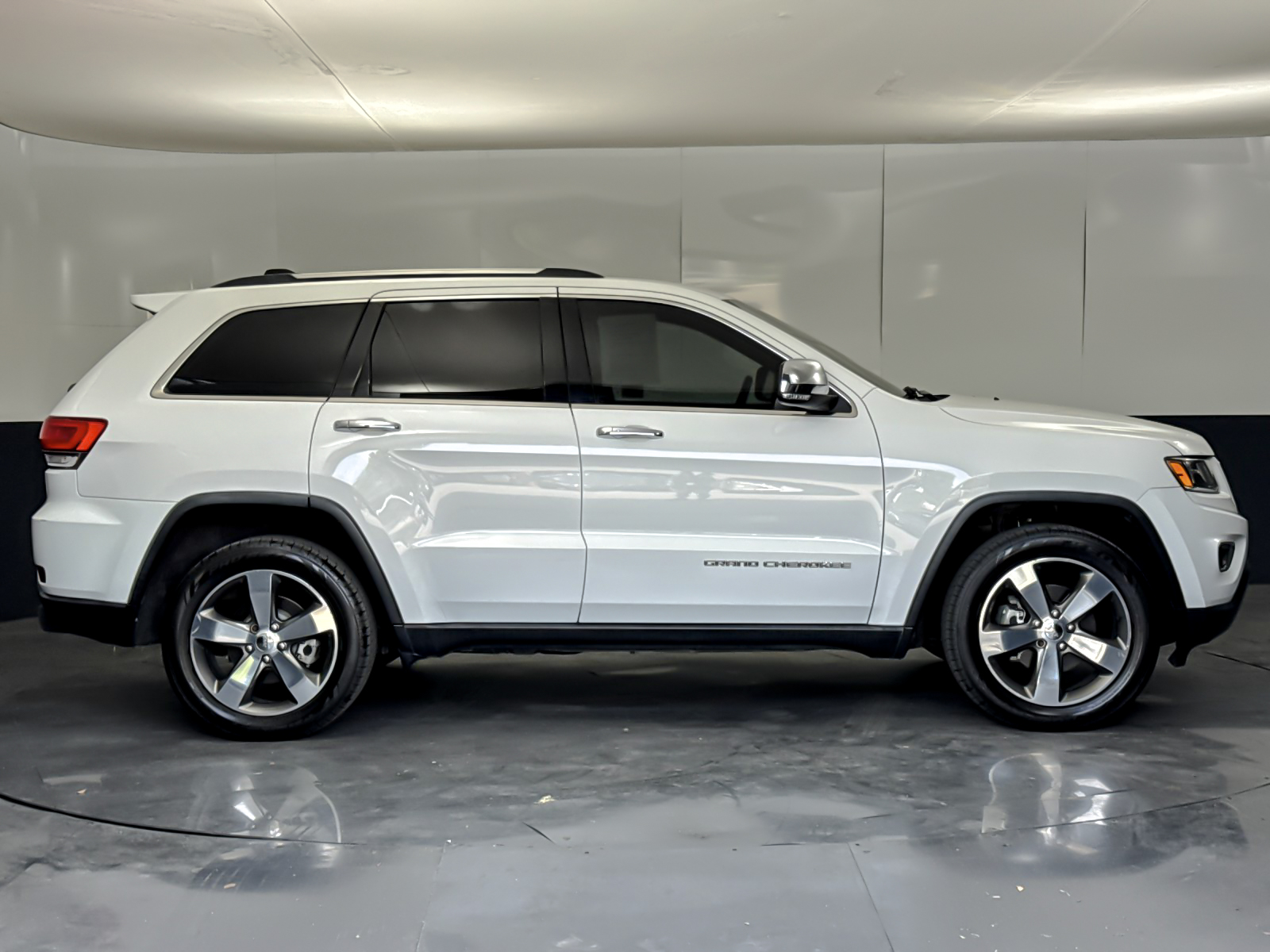 Used 2015 Jeep Grand Cherokee Limited with VIN 1C4RJEBG1FC635621 for sale in Stockton, CA