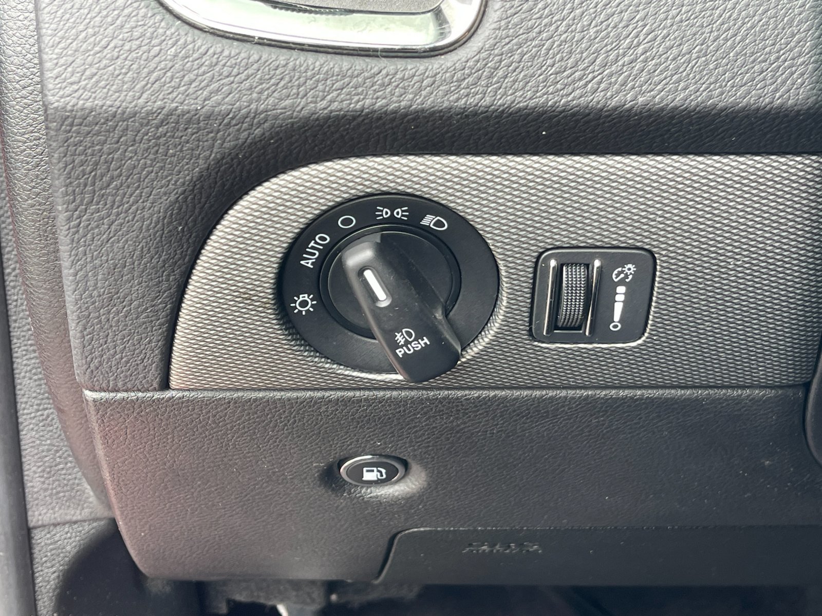 Used 2018 Red Dodge R/T image 33