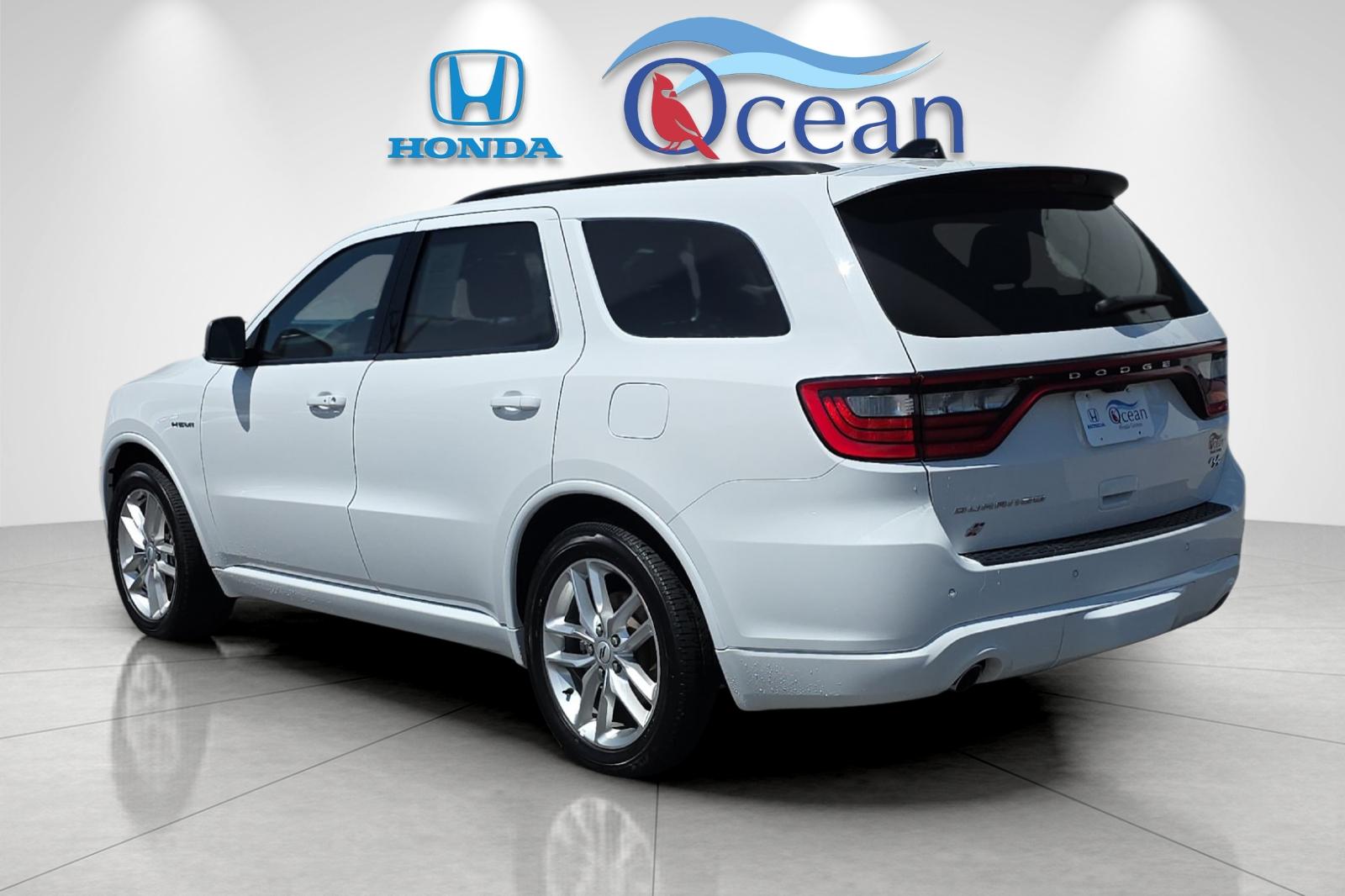 Used 2025 White Knuckle Clearcoat Dodge R/T image 5