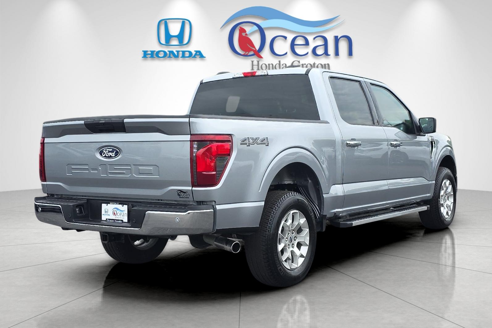Used 2025 Iconic Silver Metallic Ford XLT image 3