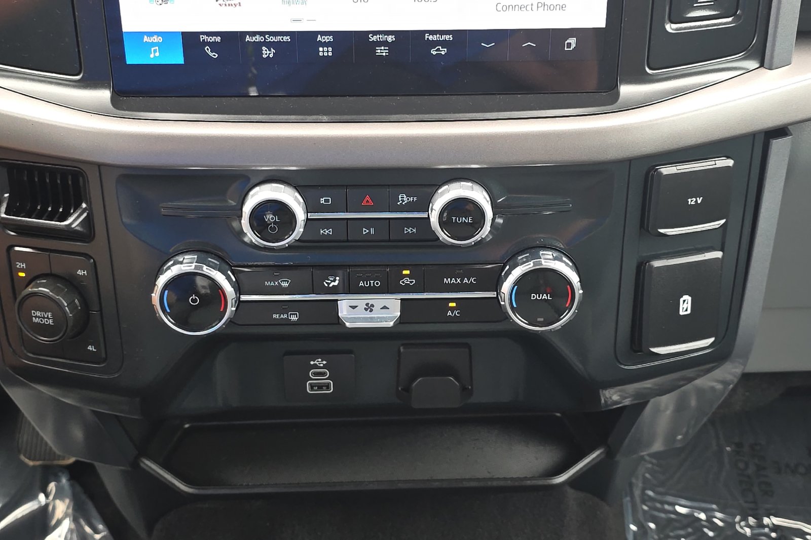 Used 2025 Iconic Silver Metallic Ford XLT image 19