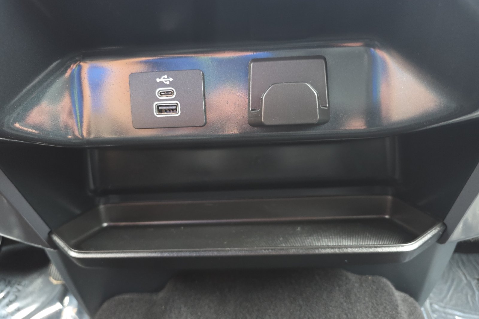 Used 2025 Iconic Silver Metallic Ford XLT image 28