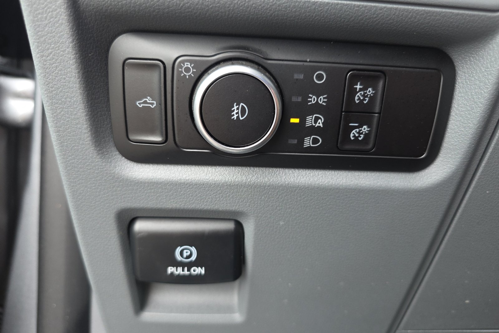 Used 2025 Iconic Silver Metallic Ford XLT image 30