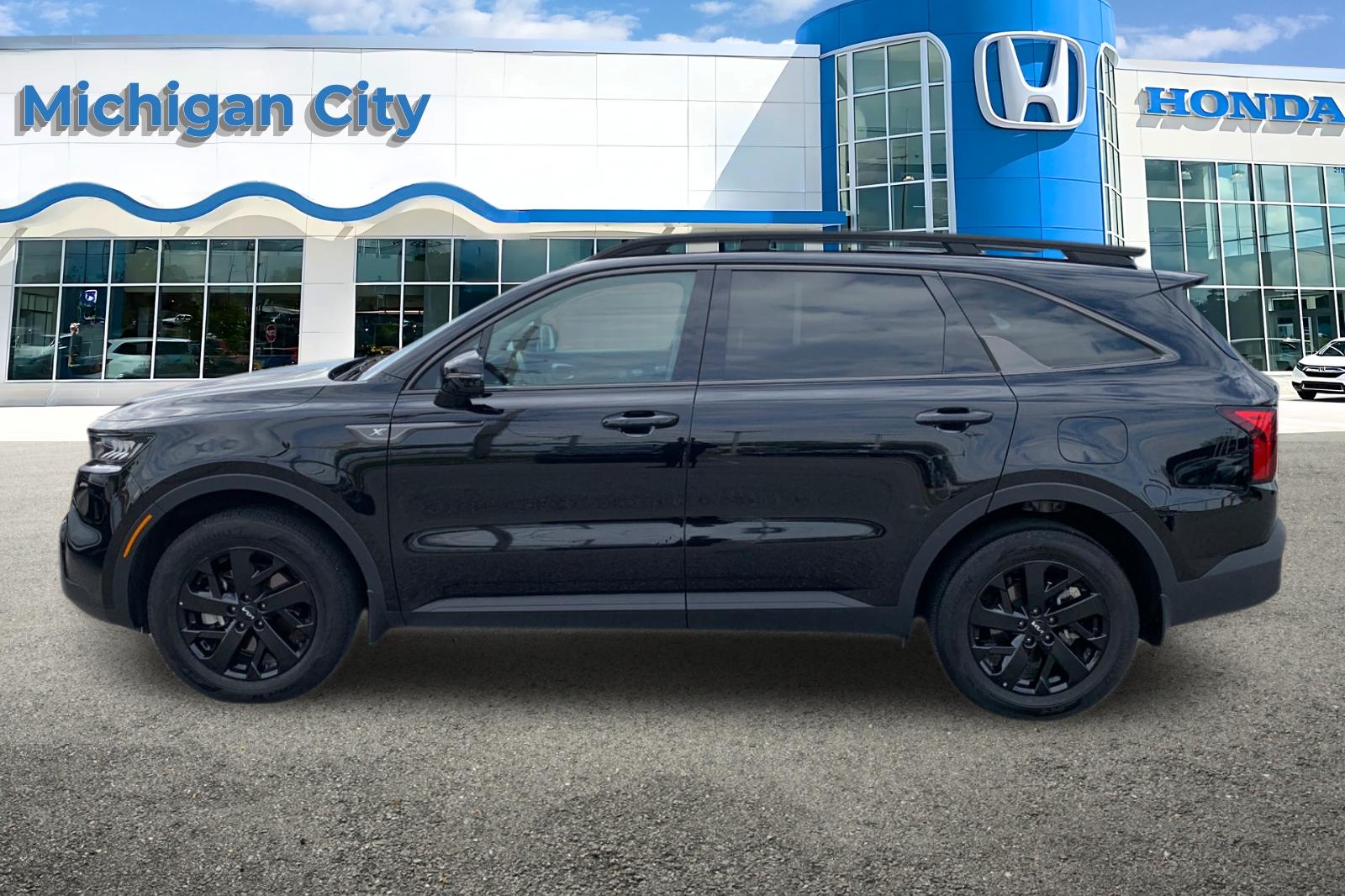 Used 2023 Black Kia X-Line S image 2