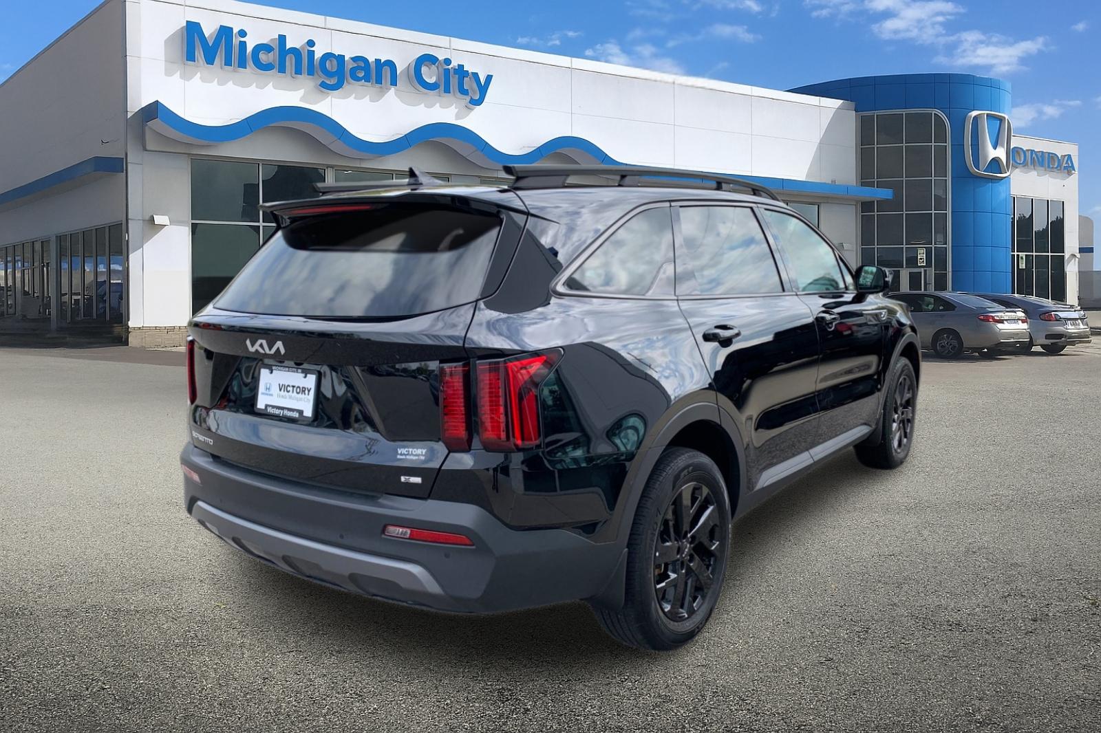 Used 2023 Black Kia X-Line S image 5
