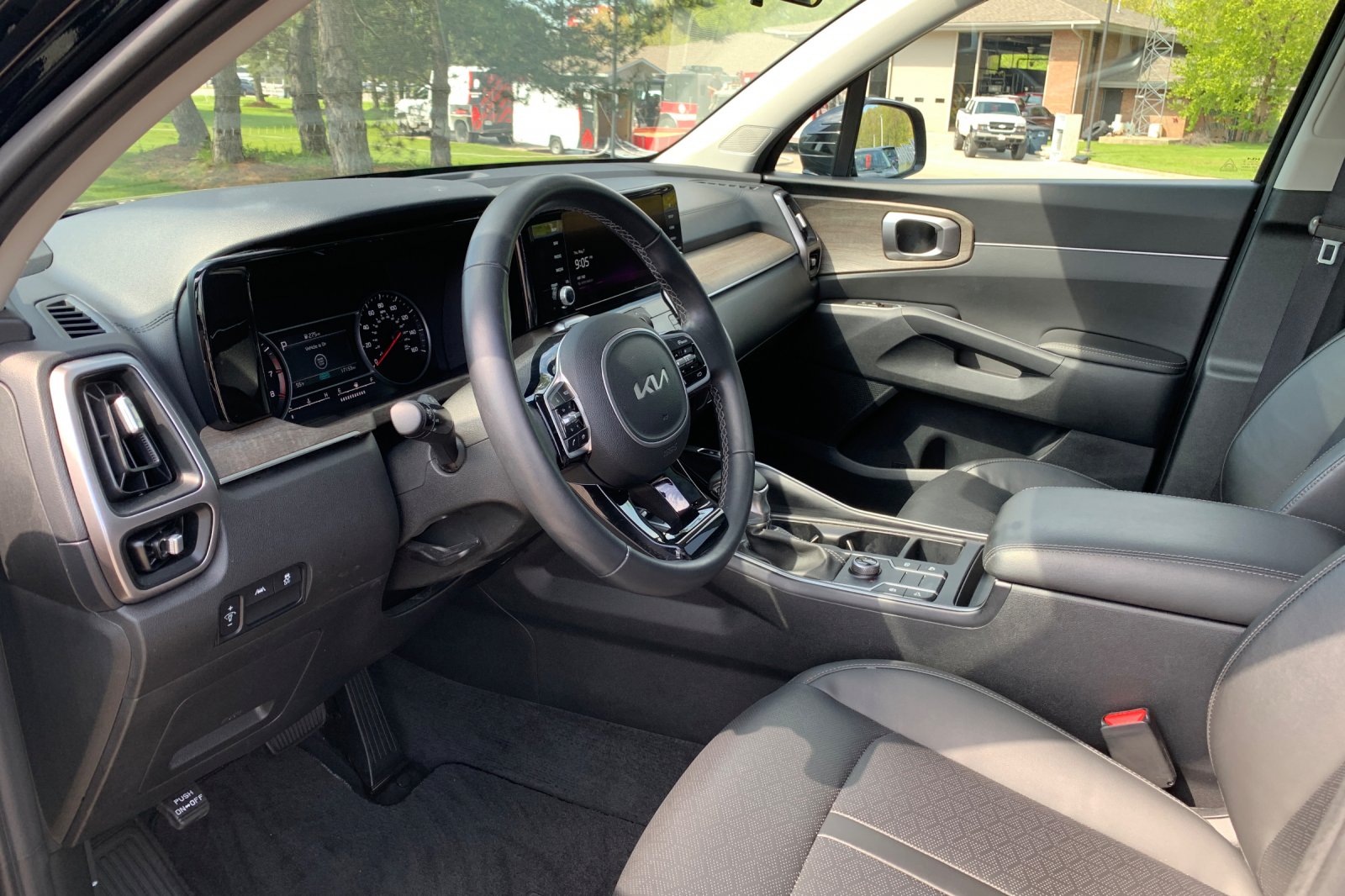 Used 2023 Black Kia X-Line S image 11