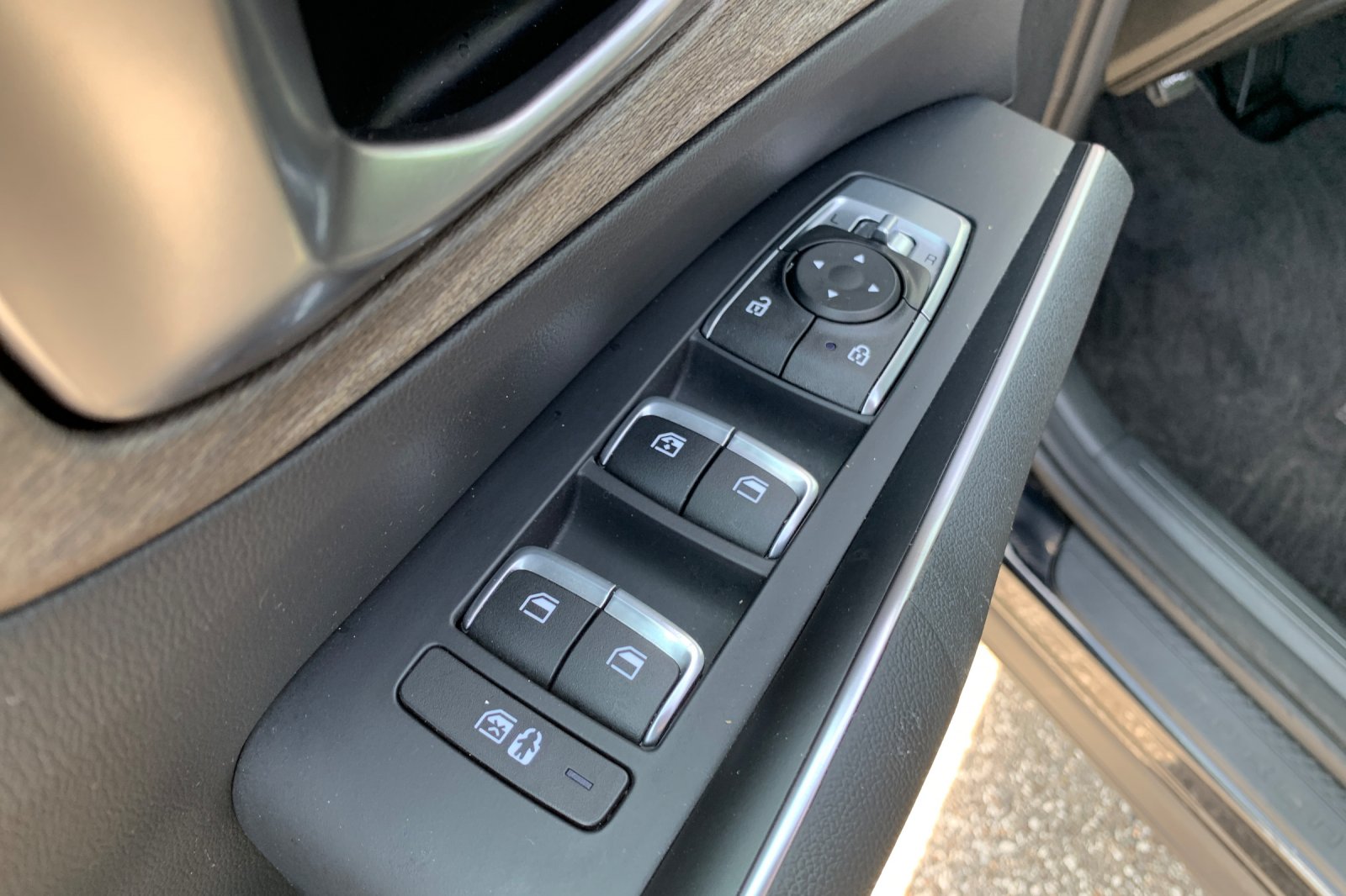 Used 2023 Black Kia X-Line S image 13