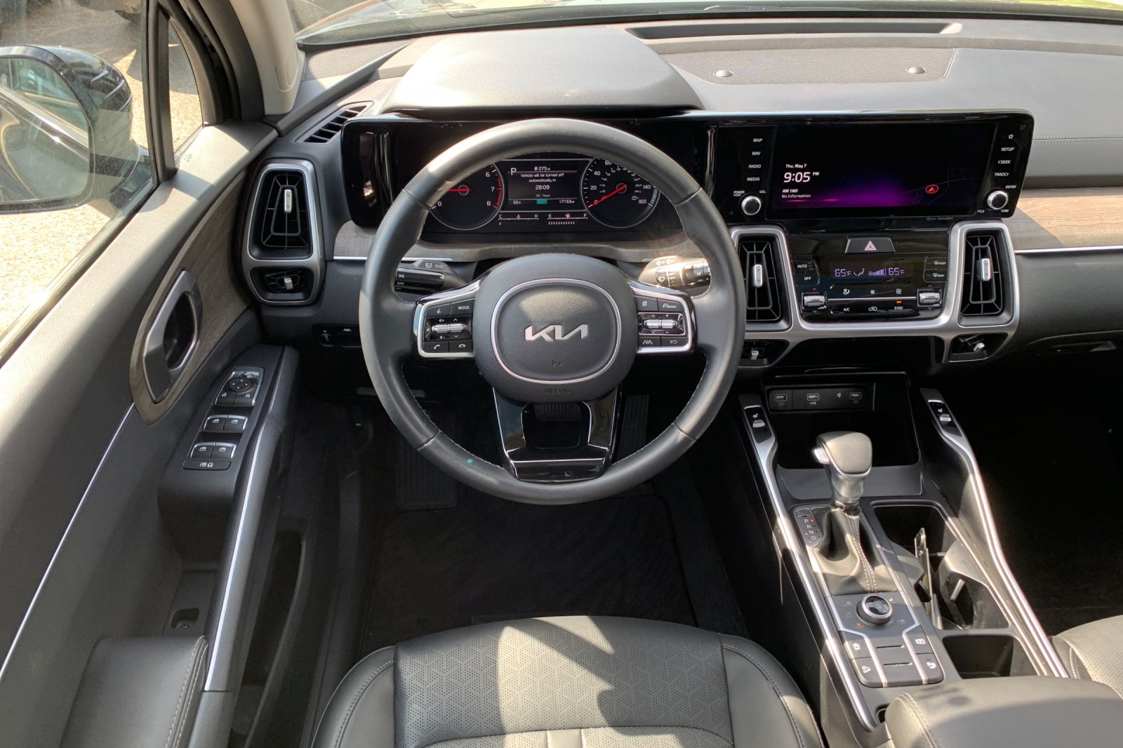 Used 2023 Black Kia X-Line S image 17