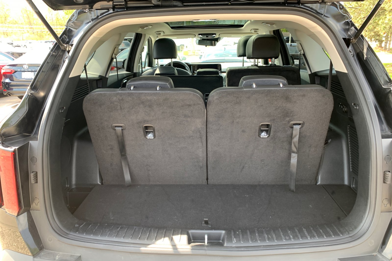 Used 2023 Black Kia X-Line S image 19