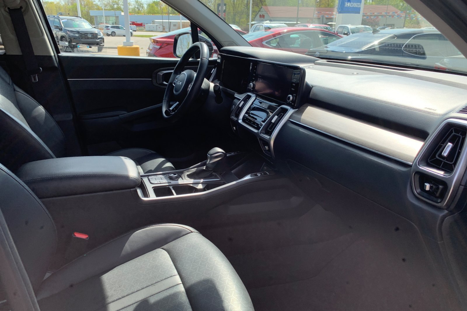 Used 2023 Black Kia X-Line S image 20