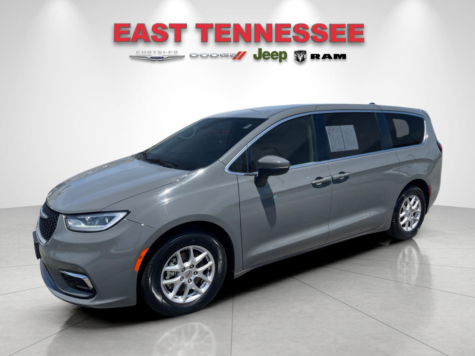Used 2023 White Chrysler Touring L image 7