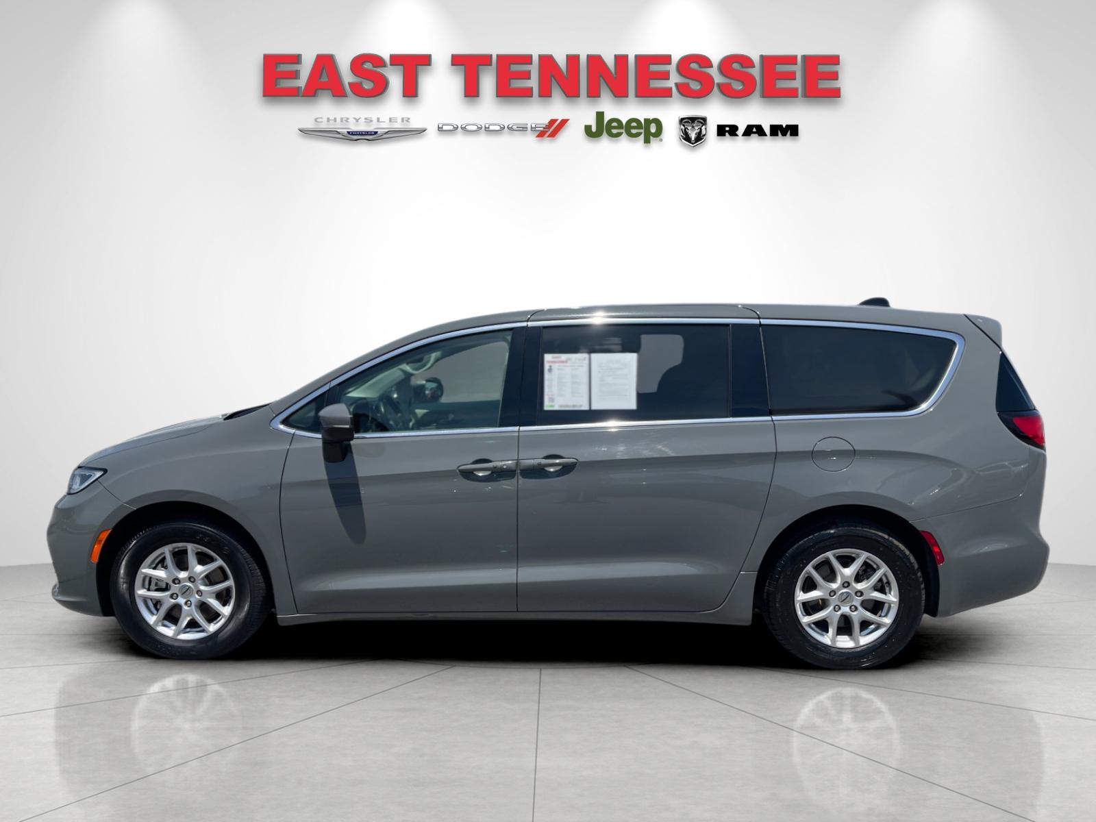 Used 2023 White Chrysler Touring L image 6