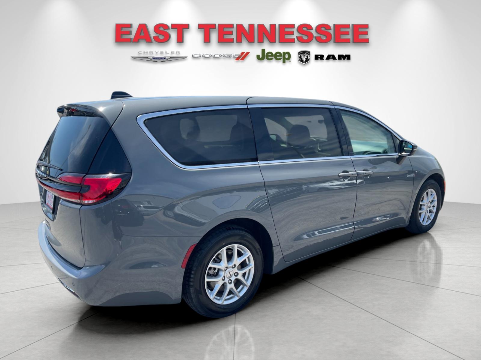 Used 2023 White Chrysler Touring L image 3
