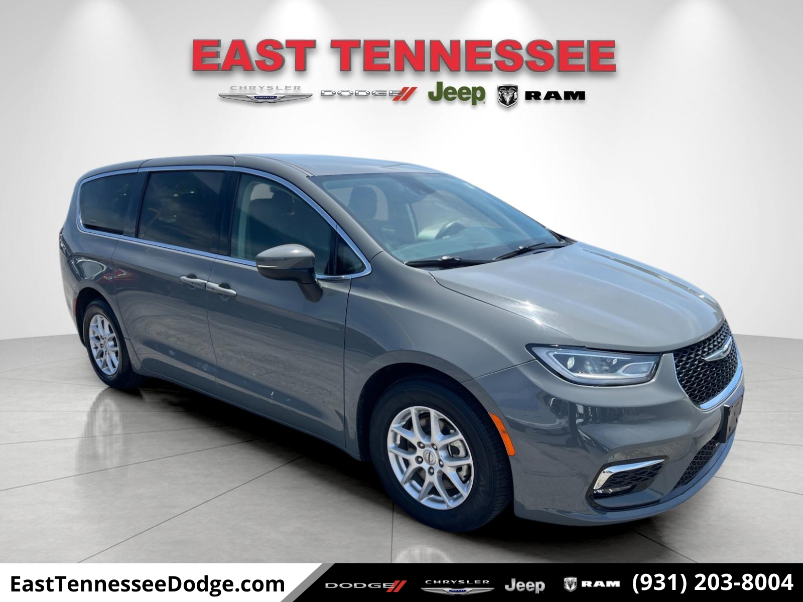 2023 Chrysler Pacifica Touring L's photo