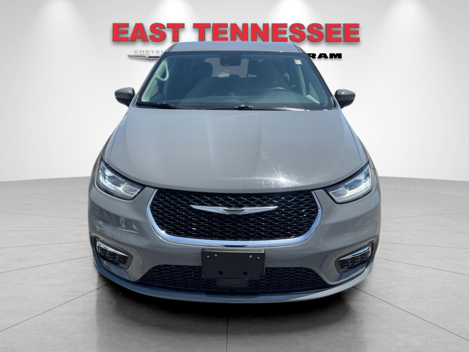 Used 2023 White Chrysler Touring L image 9