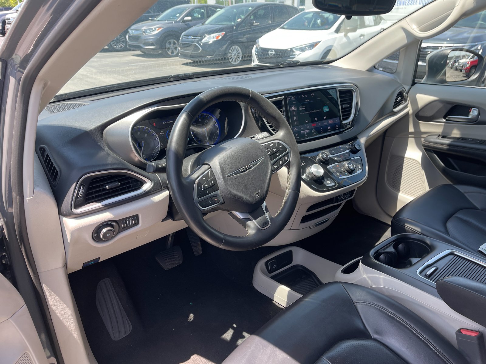 Used 2023 White Chrysler Touring L image 11