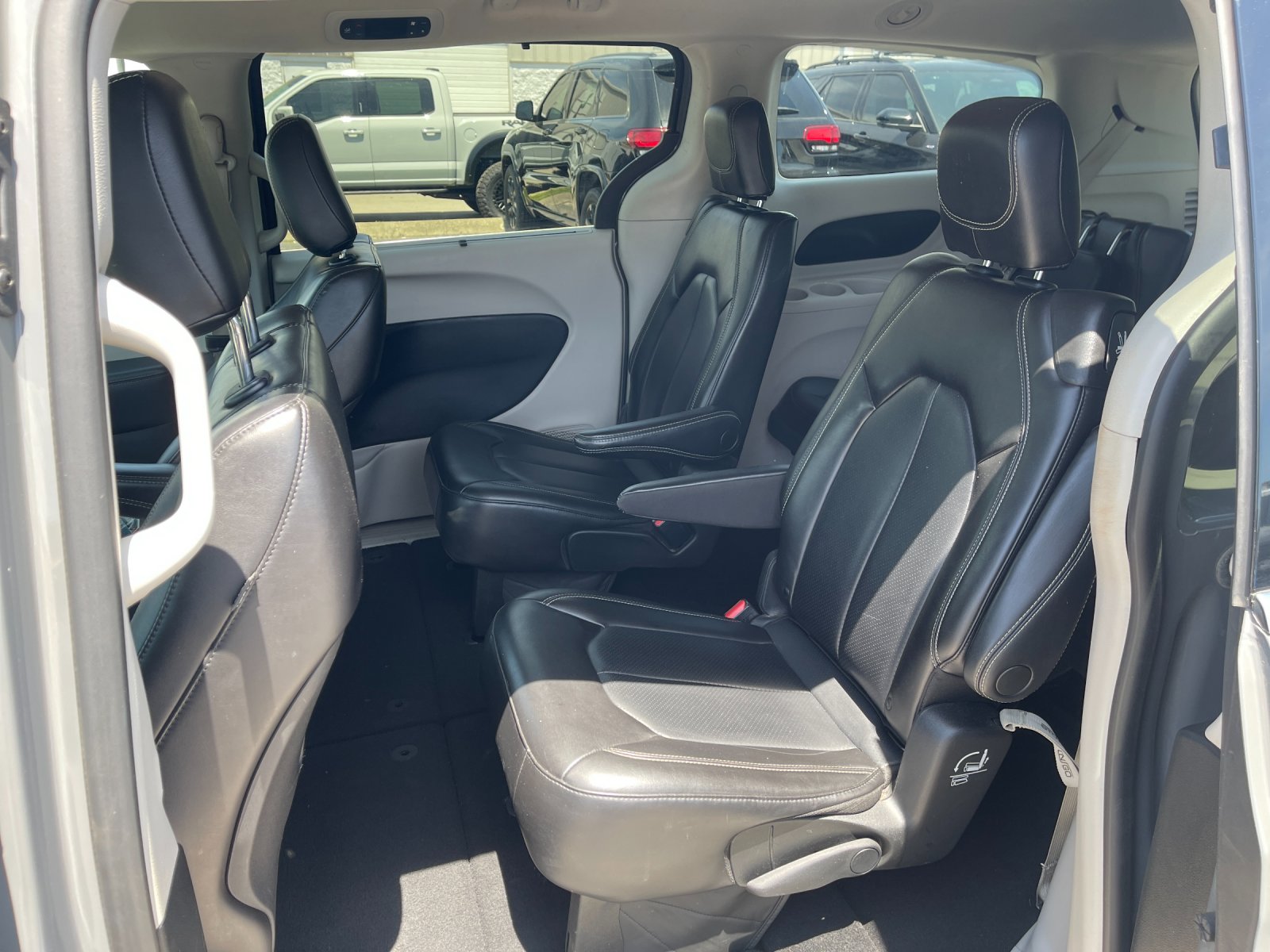 Used 2023 White Chrysler Touring L image 14