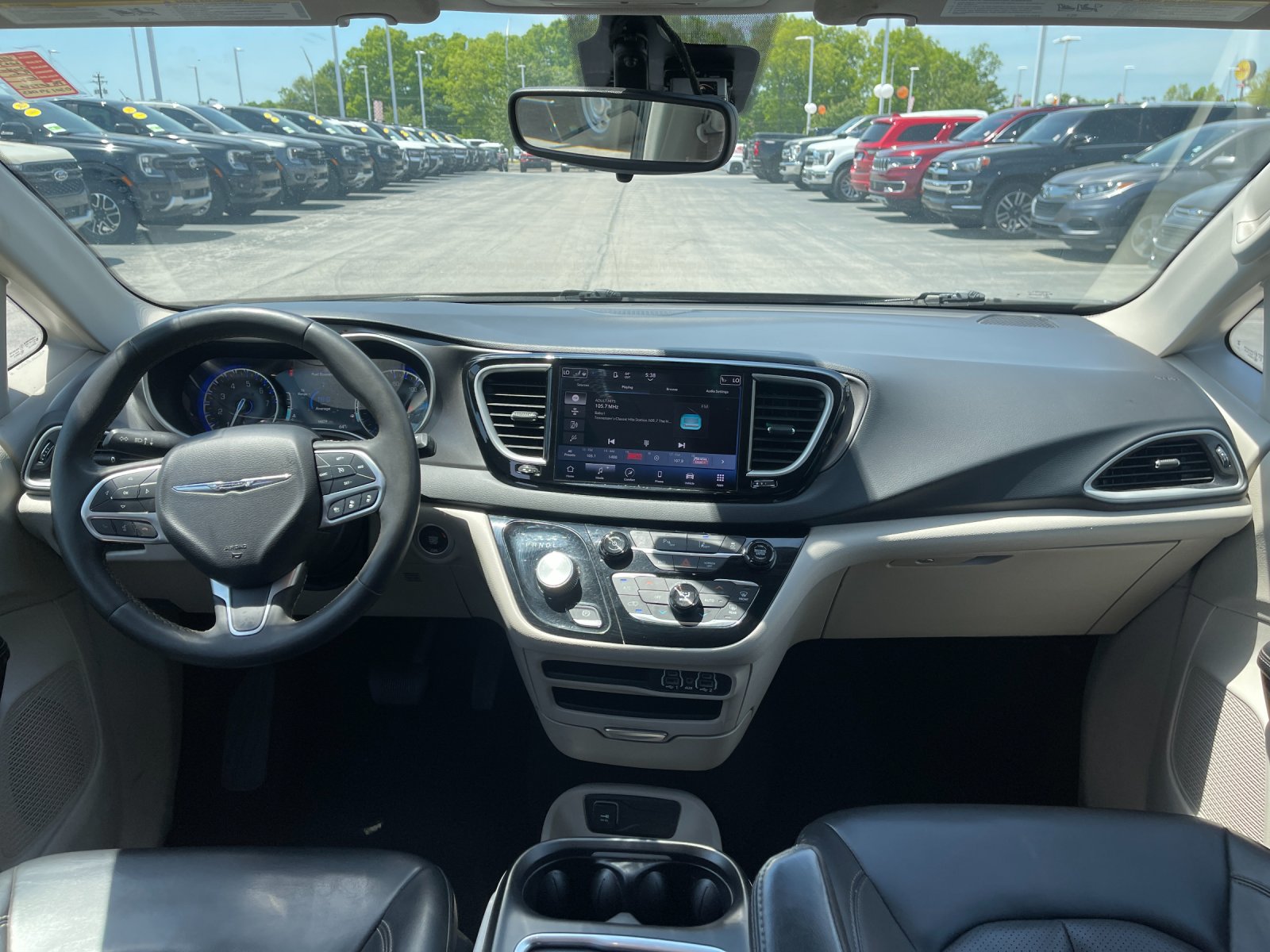 Used 2023 White Chrysler Touring L image 15