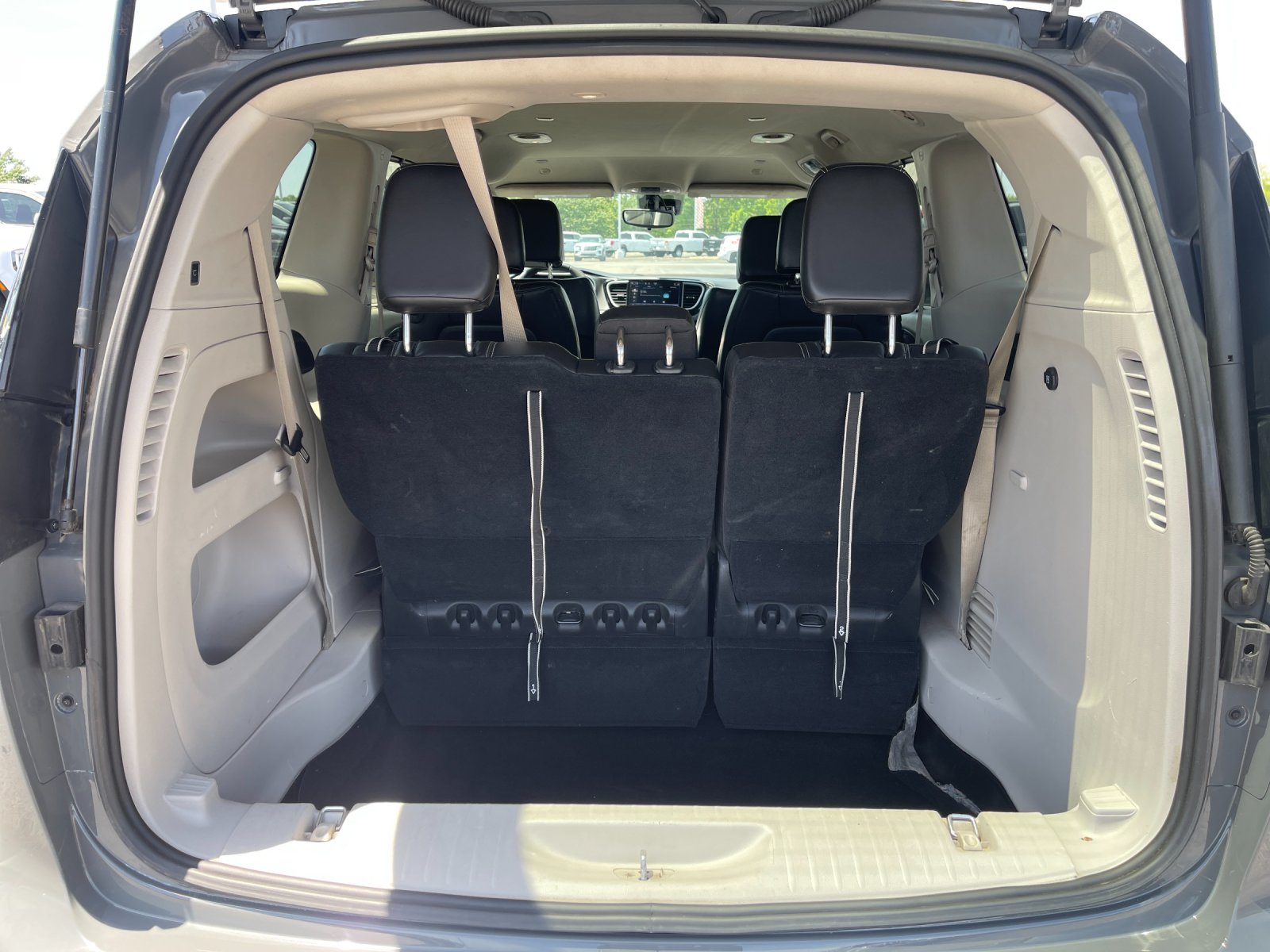 Used 2023 White Chrysler Touring L image 18
