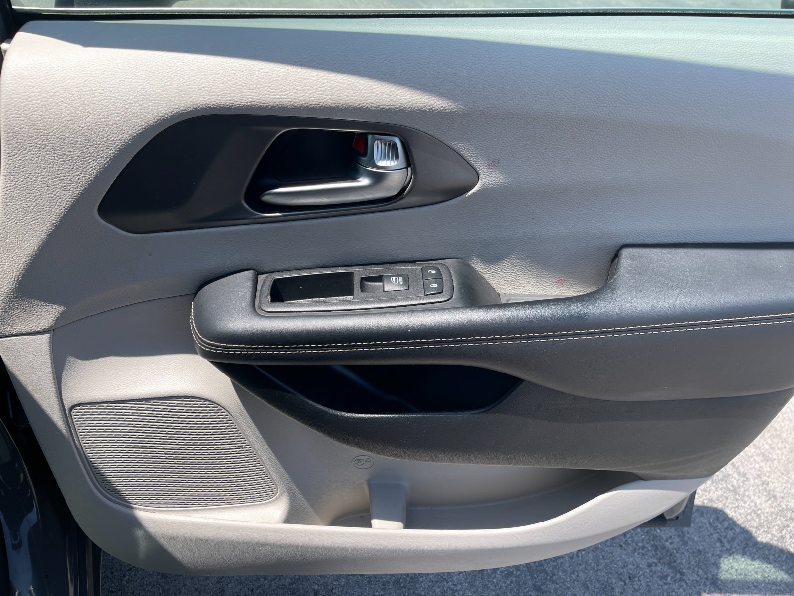 Used 2023 White Chrysler Touring L image 20