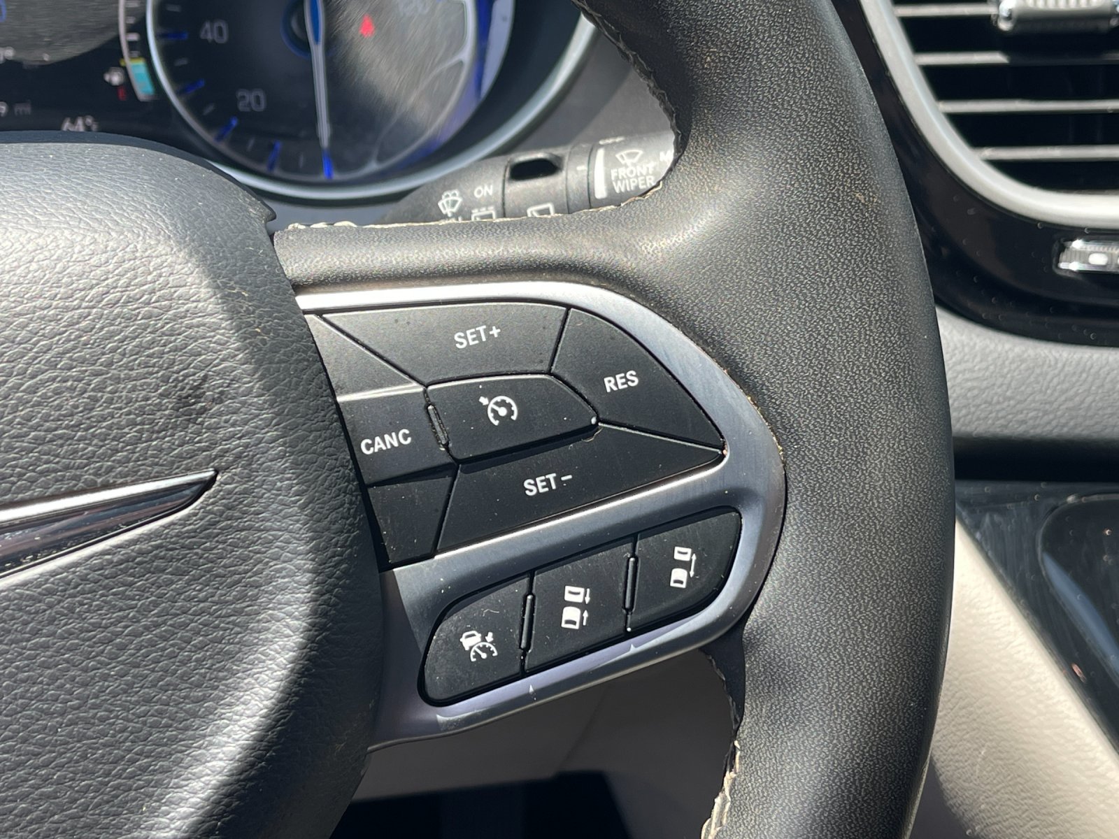 Used 2023 White Chrysler Touring L image 28