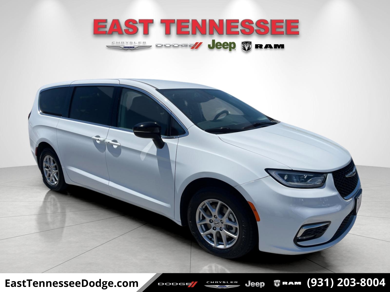 2024 Chrysler Pacifica Touring L's photo
