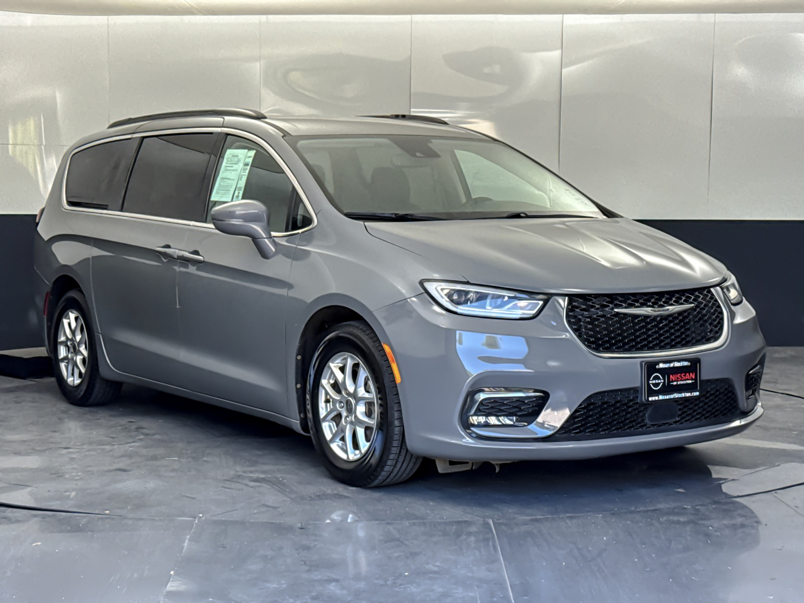 2022 Chrysler Pacifica Touring L's photo