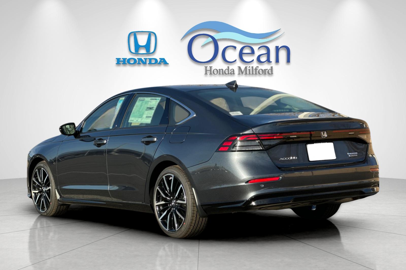 New 2026 Meteorite Gray Metallic Honda Touring Hybrid image 3