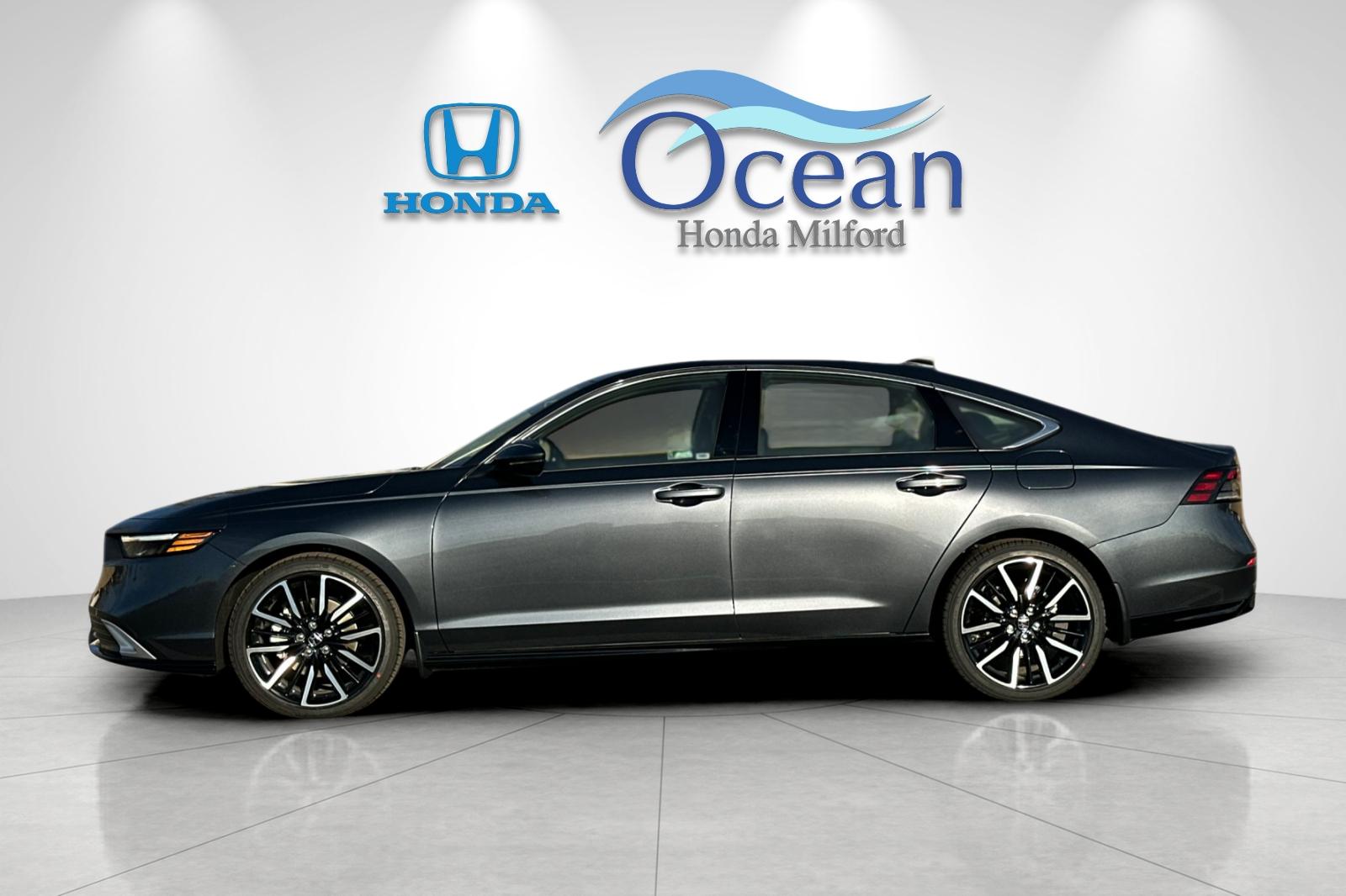 New 2026 Meteorite Gray Metallic Honda Touring Hybrid image 2