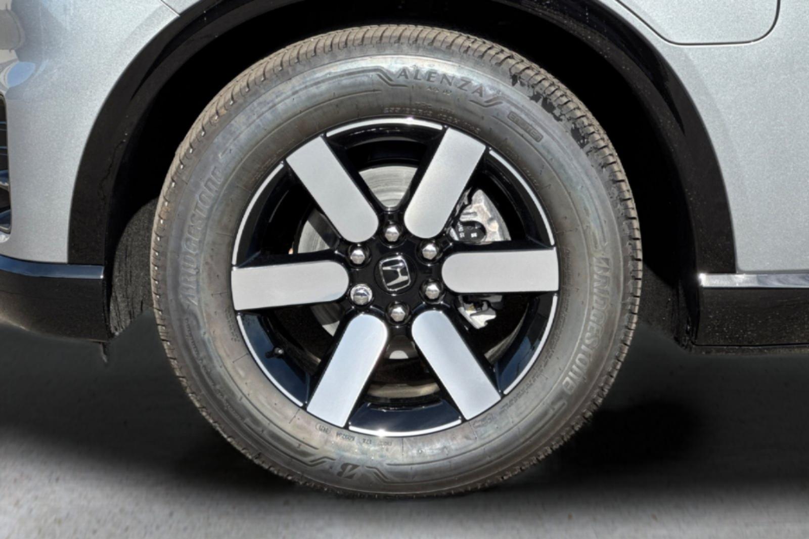 New 2026 Mercury Silver Metallic Honda AWD Touring image 32