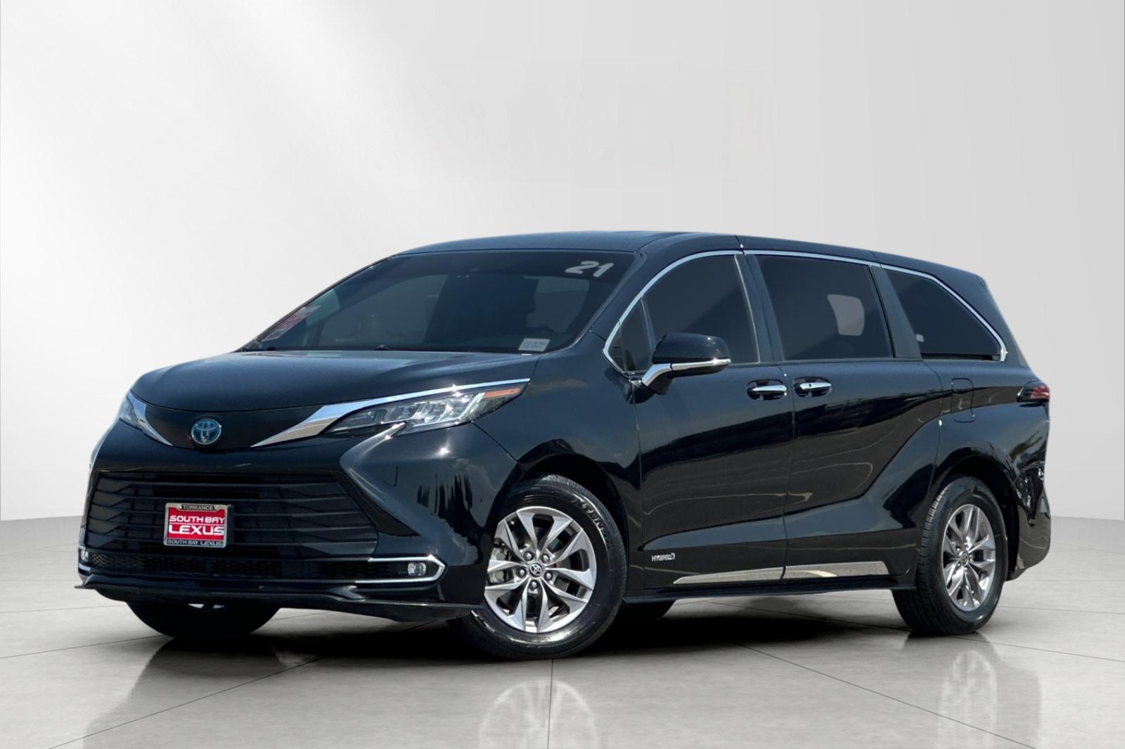 2021 Toyota Sienna LE 8-Passenger Hybrid FWD's photo