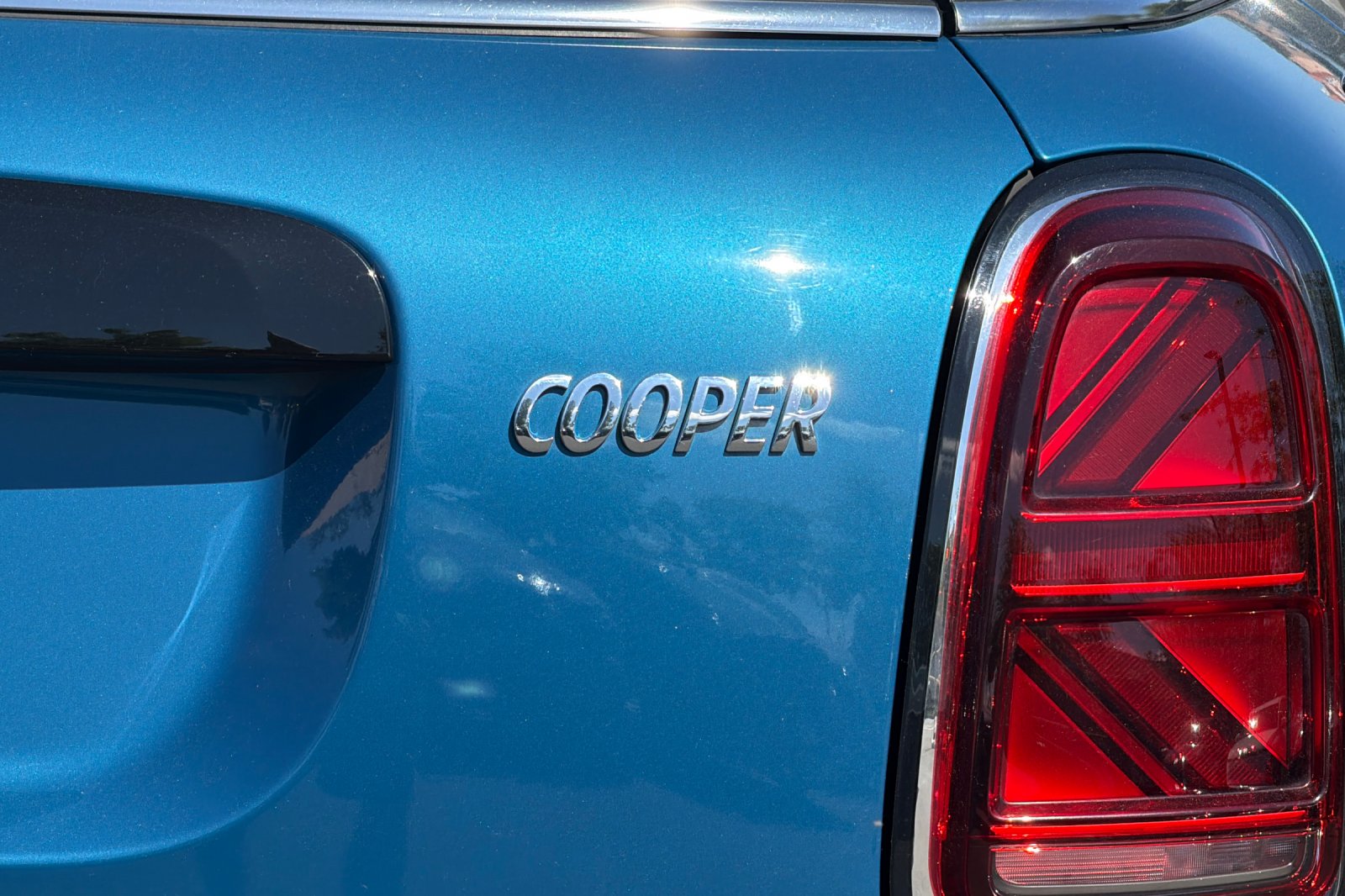Used 2021 Blue MINI Oxford Edition image 23