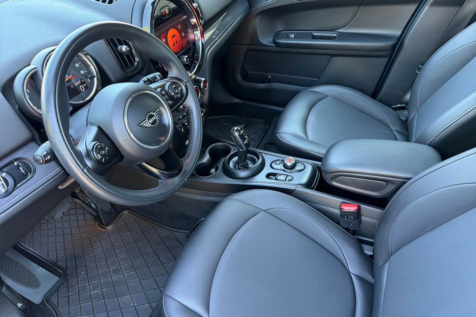 Used 2021 Blue MINI Oxford Edition image 7