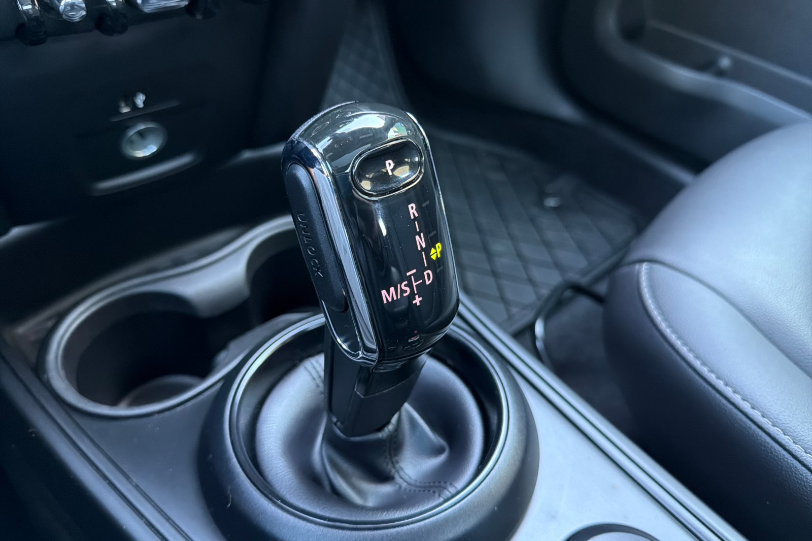 Used 2021 Blue MINI Oxford Edition image 18