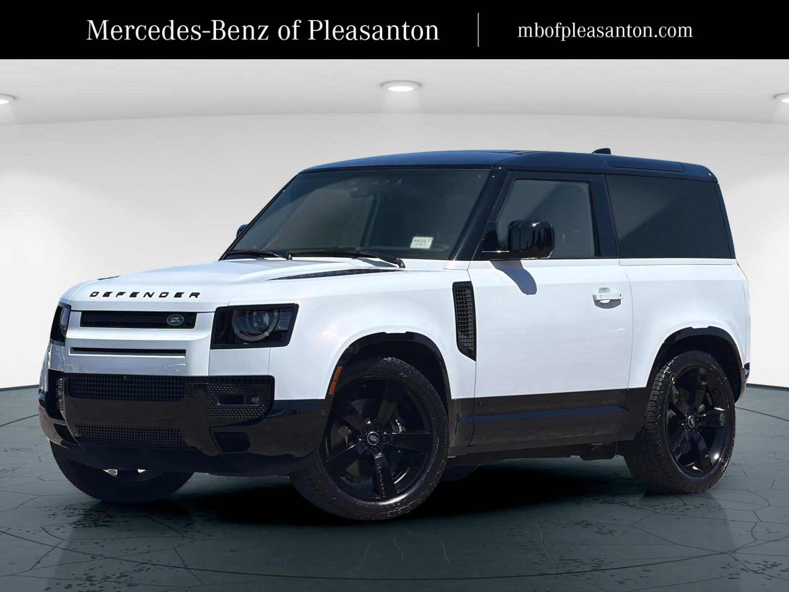 2023 Land Rover Defender V8's photo