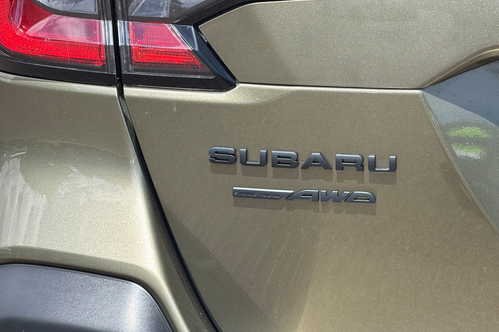 Used 2025 Green Subaru Onyx Edition image 27