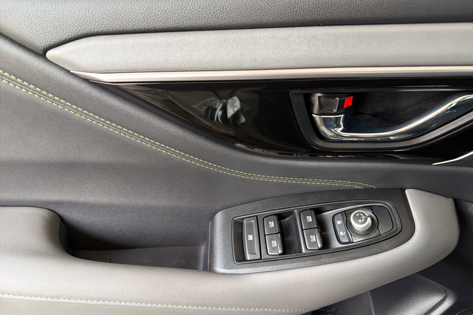 Used 2025 Green Subaru Onyx Edition image 11