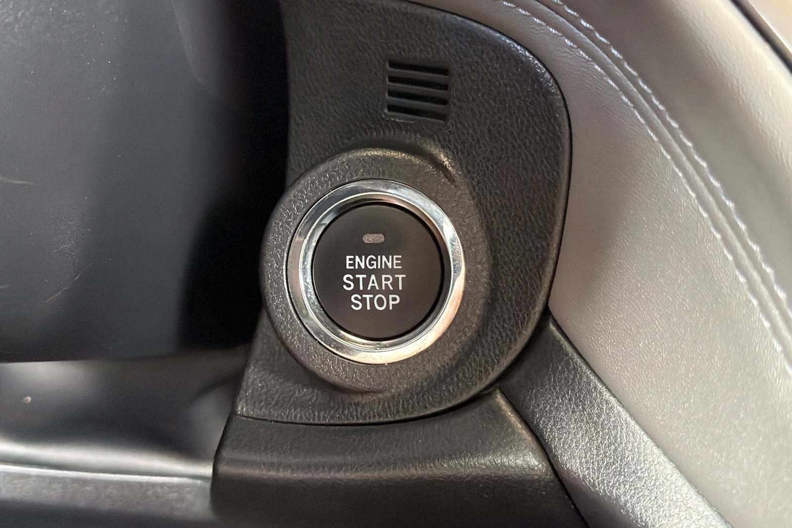 Used 2025 Green Subaru Onyx Edition image 22