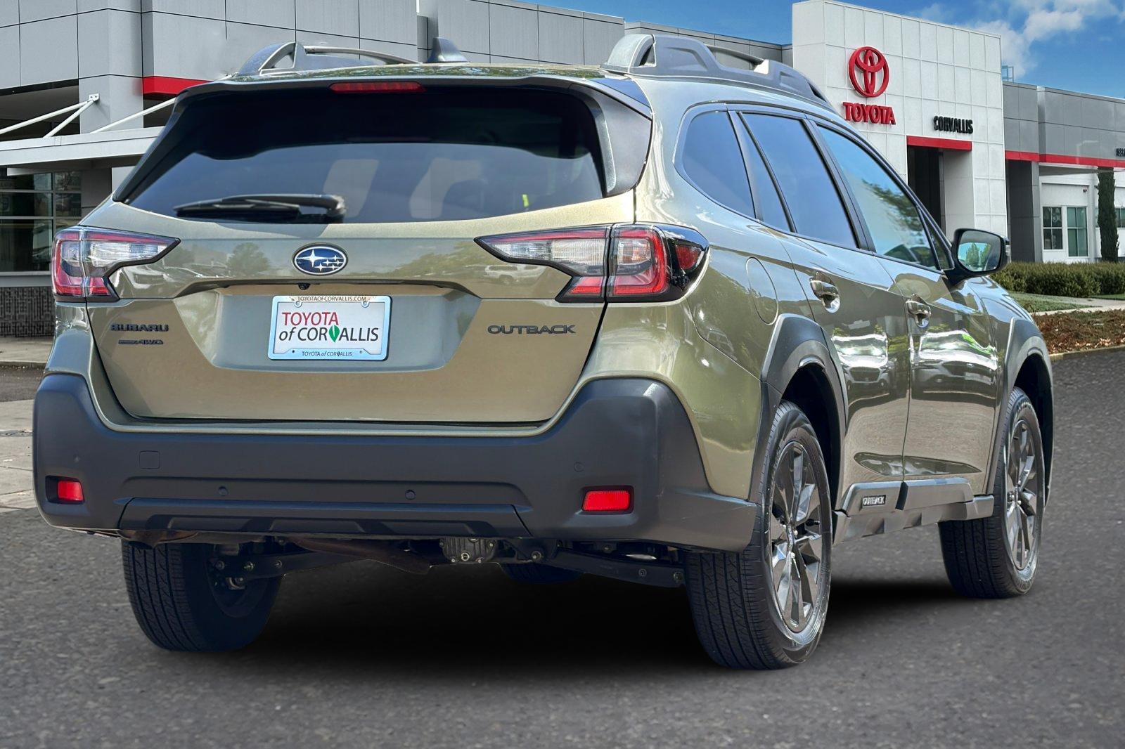 Used 2025 Green Subaru Onyx Edition image 4