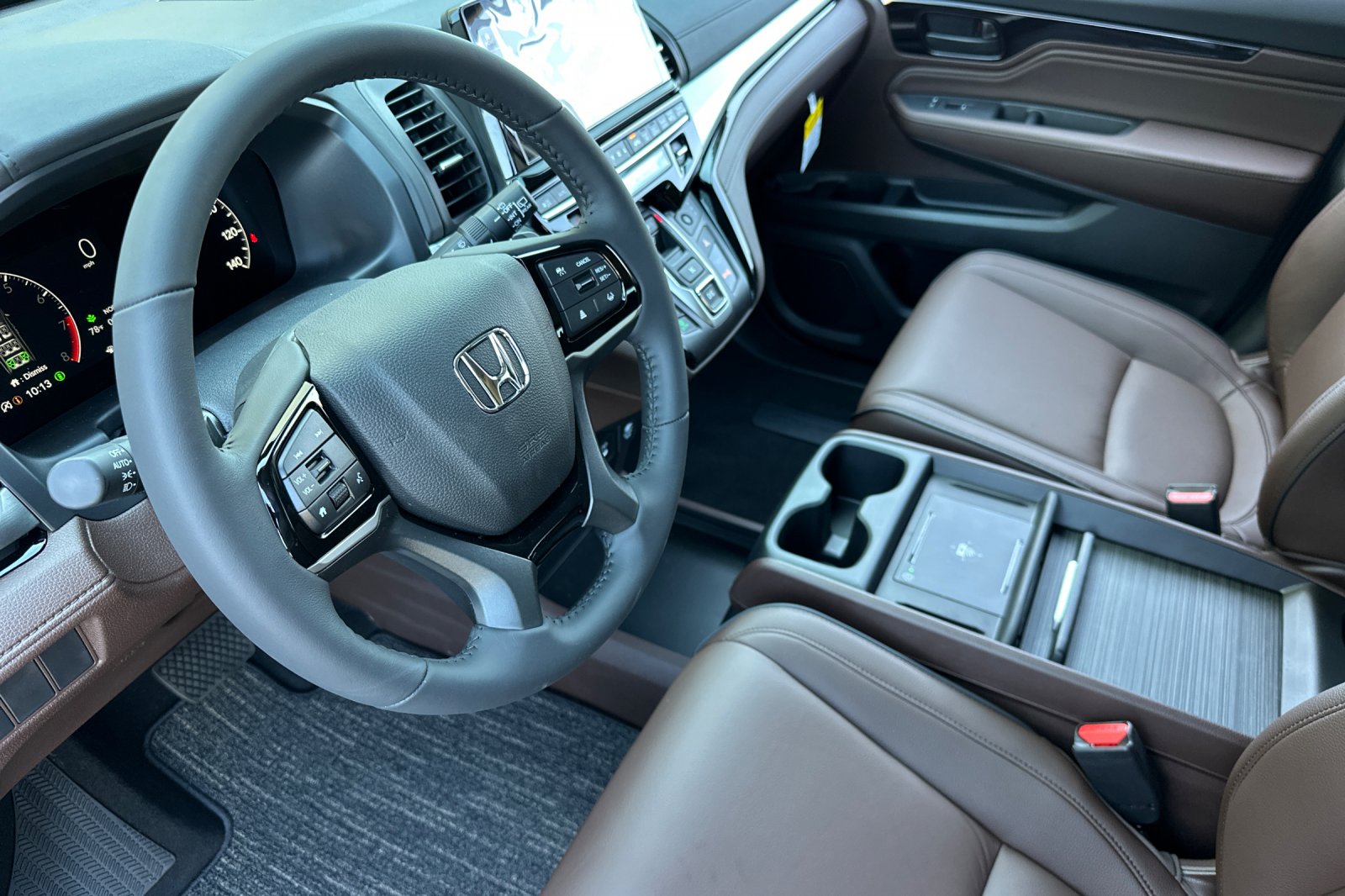 New 2026 Solar Silver Metallic Honda Touring image 9