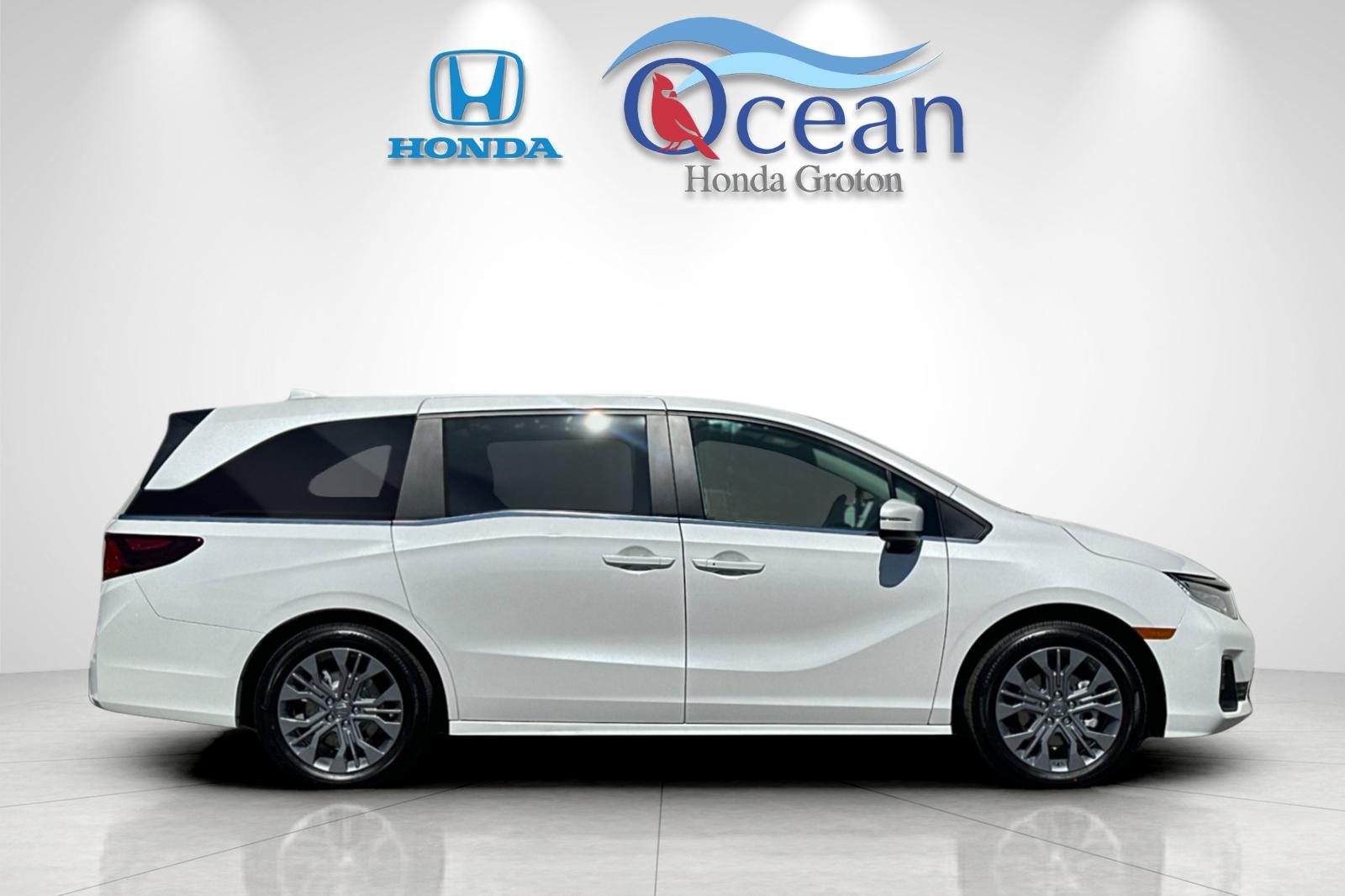 New 2026 Solar Silver Metallic Honda Touring image 6