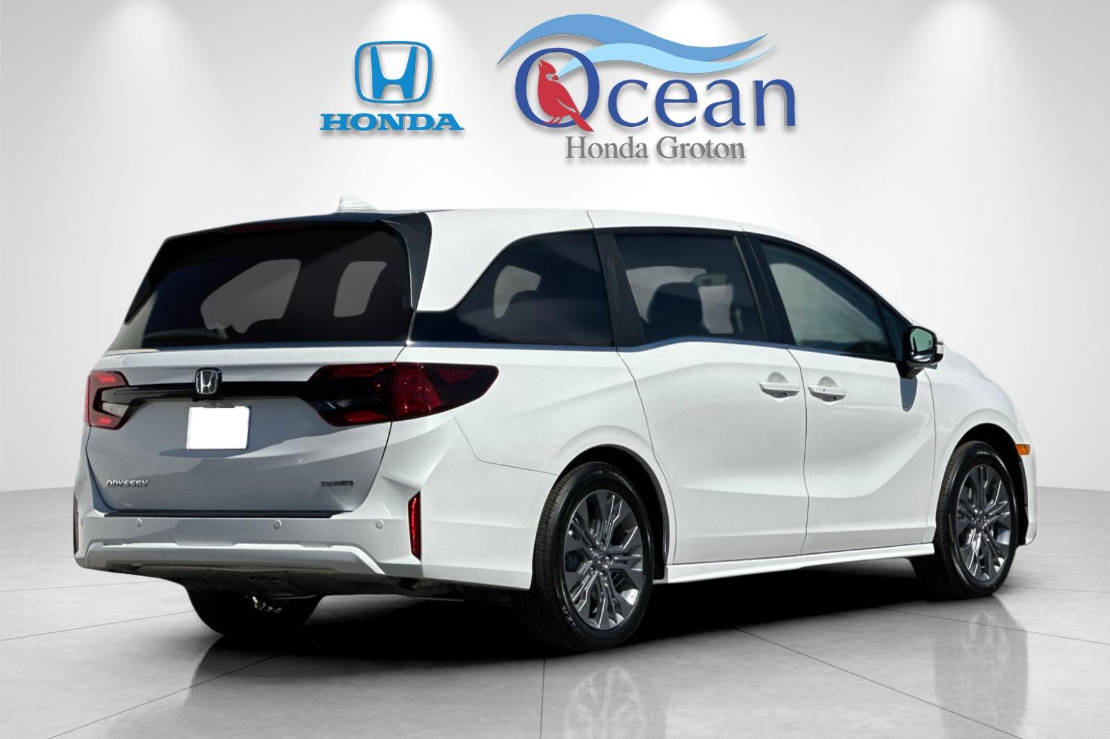 New 2026 Solar Silver Metallic Honda Touring image 5