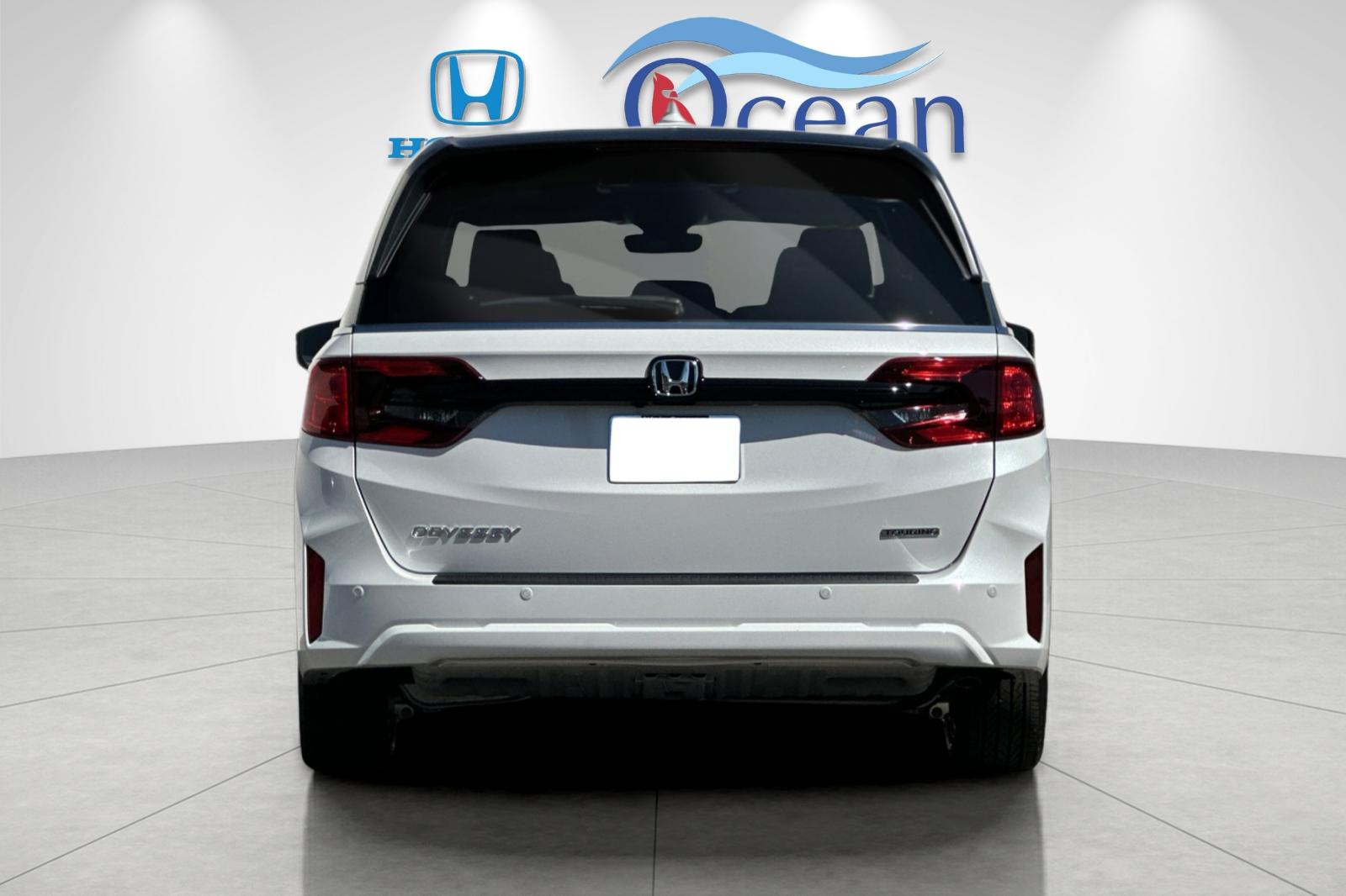 New 2026 Solar Silver Metallic Honda Touring image 4